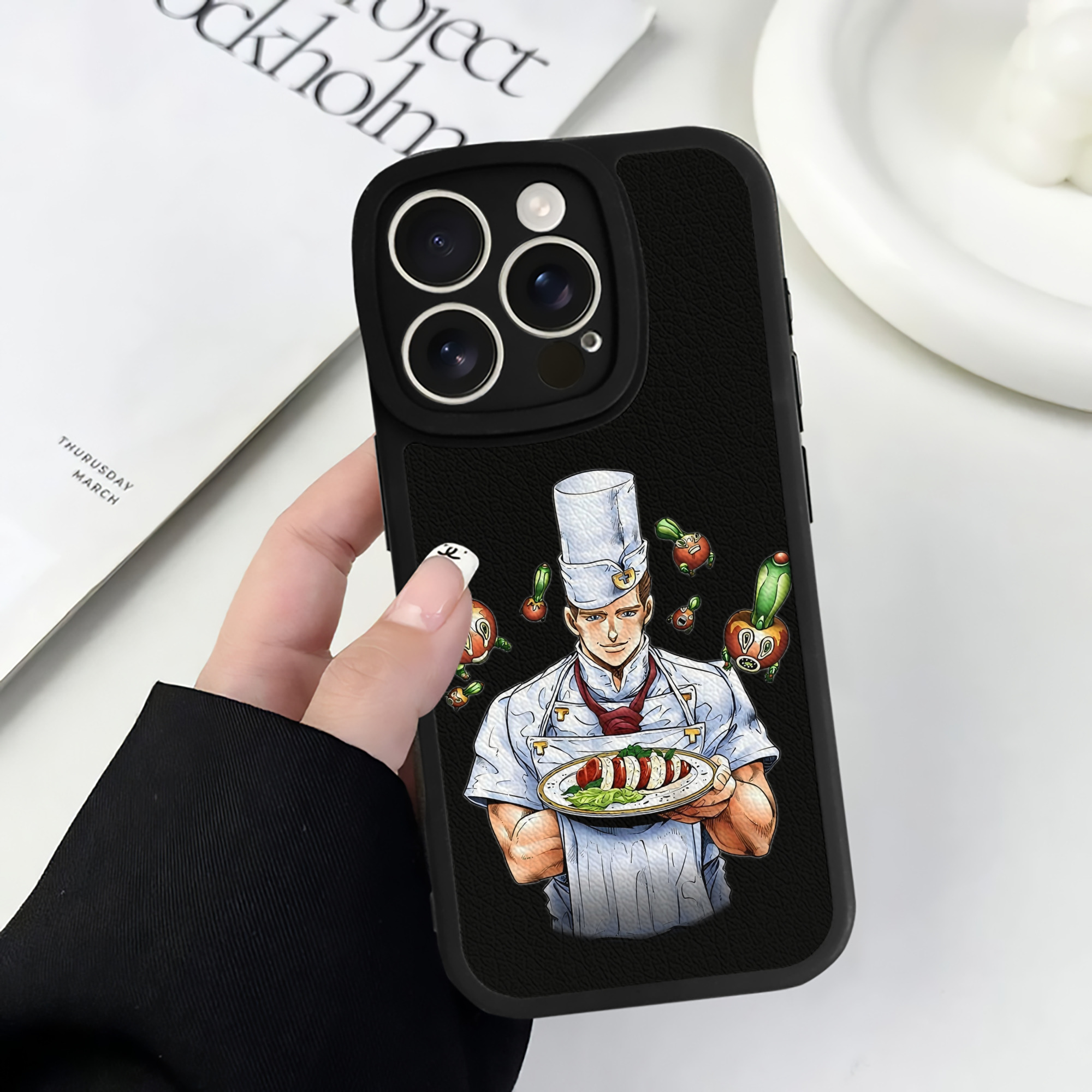 （画像用） ジョジョの奇妙な冒険 Tonio Trussardi JoJo's Bizarre Adventure トニオ?トラッサルディ 【iPhone 16シリーズ対応】シリコンスマホケース（レザー調） 材質：シリコン